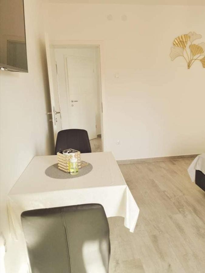 Marco Lukas Patrick: Quiet Apartment with Parking Near City Center Pula Exterior photo